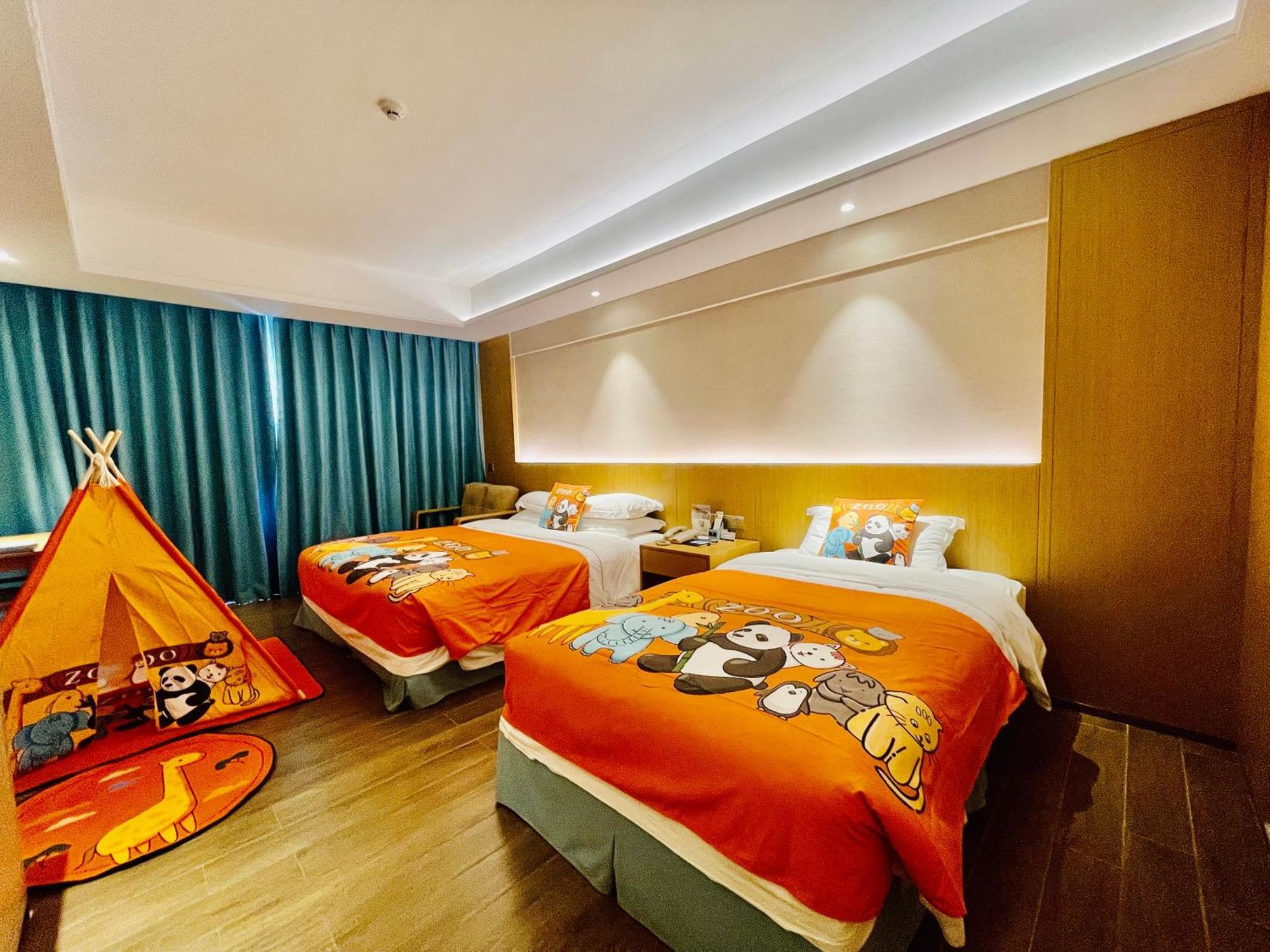 Hotel South China 4*